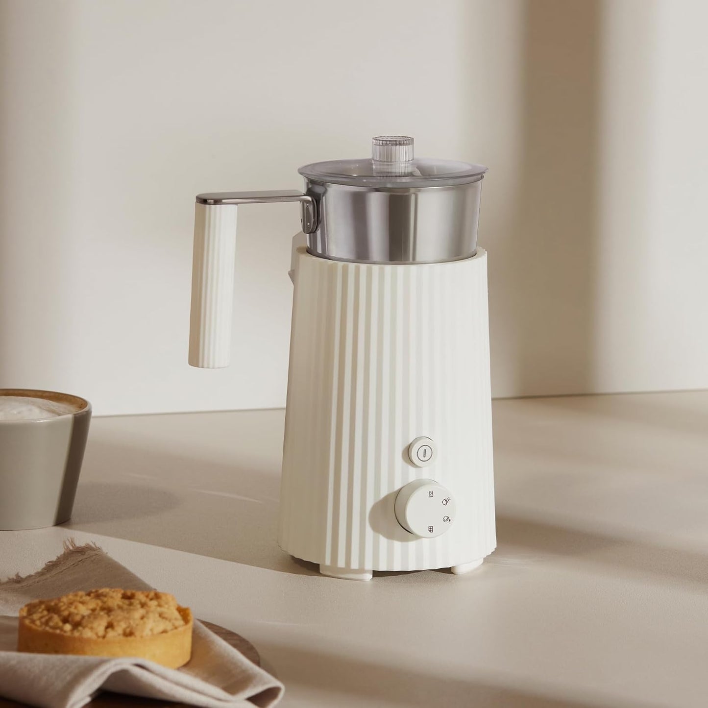 Alessi "Plissé" cappuccinatore multifunzione ad induzione, in resina termoplastica con bricco in acciaio inossidabile, spina europea, 600 W, 35 cl, bianco